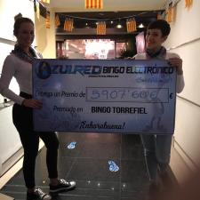 El bingo electrónico Azulred reparte 3 premiazos en marzo - Bingo Torrefiel - Juan Navajas Contreras